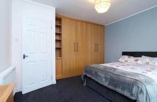 Pollokshaws Apartment | Light-luxury Flat