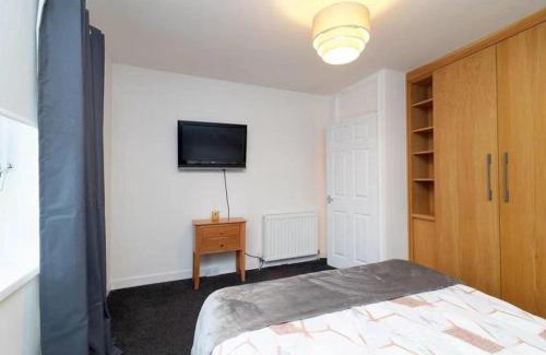 Pollokshaws Apartment | Light-luxury Flat