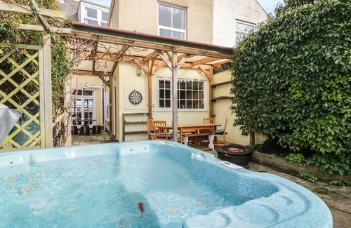 Gorleston-on-Sea Cottage | Lighthouse View