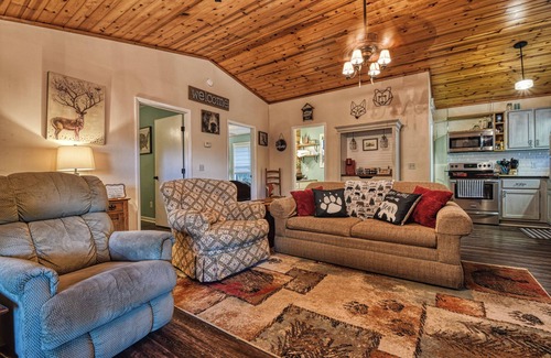 Deerfoot Park Estates Cabin | Lightning Bug Lodge - Cozy Mountain Cabin, Peaceful/Quiet Area, Hot tub!