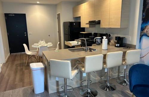 Downtown Des Moines Apartment | Lightning Luxe Retreat