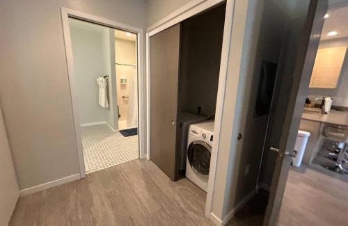 Downtown Des Moines Apartment | Lightning Luxe Retreat