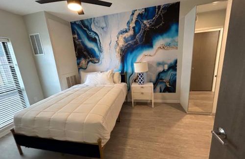 Downtown Des Moines Apartment | Lightning Luxe Retreat