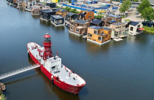 Amsterdam North Boat Rental | Lightship Amsterdam