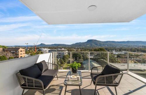 Wollongong CBD Apartment | Lightview Escape - Mount Keira Vista by North Beach