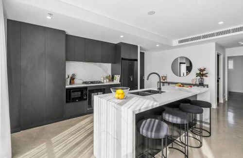 Wollongong CBD Apartment | Lightview Escape - Mount Keira Vista by North Beach