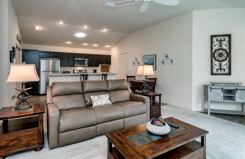 Wildwood Villa | Like new private 2 bed/2 bath villa close to all amenities.