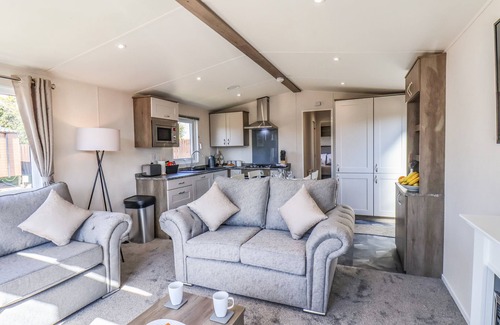 Runswick Bay Cottage | LILAC LODGE, pet friendly, country holiday cottage in Staithes