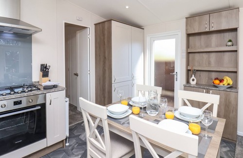 Runswick Bay Cottage | LILAC LODGE, pet friendly, country holiday cottage in Staithes