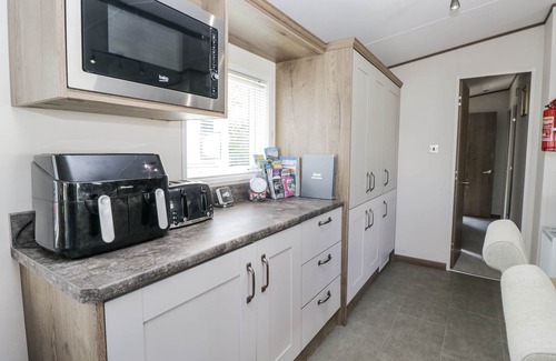 Tewitfield Cottage | Lilac Lodge