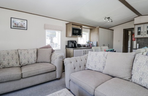 Tewitfield Cottage | Lilac Lodge