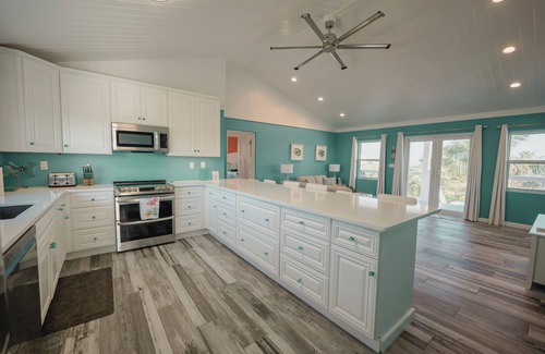 Green Turtle Estates House | Lillian's Oceanview Oasis
