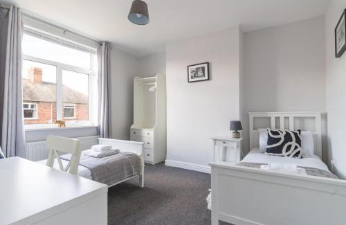 Bedlington Apartment | Lily Apartment - Sleeps 3 - Pet friendly - Parking