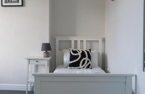 Bedlington Apartment | Lily Apartment - Sleeps 3 - Pet friendly - Parking