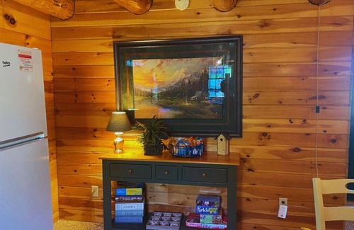 Millersburg Cabin | Lily's Loft at Water's Edge Cabins