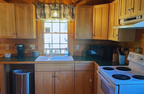 Millersburg Cabin | Lily's Loft at Water's Edge Cabins