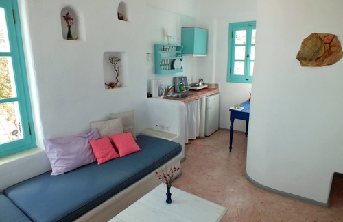 Milos Apartment | Limeri apartments "Steal time for a real hideaway!"
