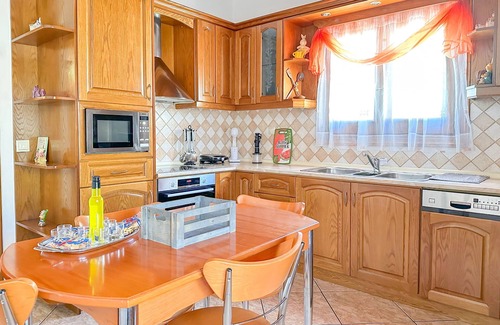 Termenades House | Limoncello, lovely family house, WiFi, close to amenities