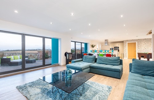 Grange de Lings House | Lincoln 4-Beds, Sleeps 13, Hot Tub & Pet Friendly