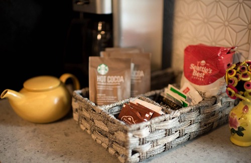 Saint Joseph House | Lincoln House. Short distance from Lake Michigan and downtown