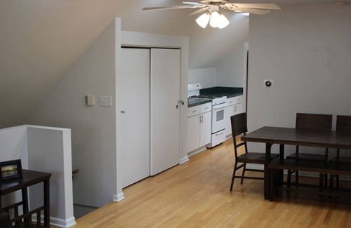 Wrightwood Neighbors Hotel | Lincoln Park Living - 3 Queen Beds - Sleeps 6!