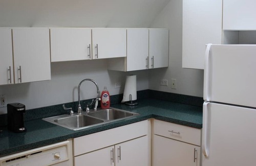 Wrightwood Neighbors Hotel | Lincoln Park Living - 3 Queen Beds - Sleeps 6!
