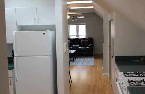 Wrightwood Neighbors Hotel | Lincoln Park Living - 3 Queen Beds - Sleeps 6!