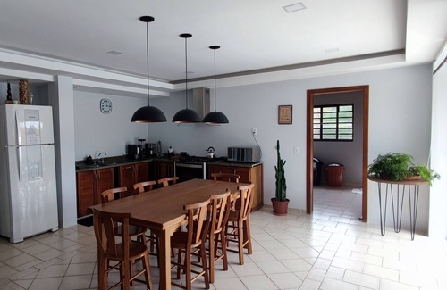 Daniela House | Linda Casa, 4 Quartos com Piscina e Churrasqueira a 150 Metros da Praia