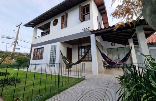 Daniela House | Linda Casa, 4 Quartos com Piscina e Churrasqueira a 150 Metros da Praia