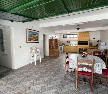 Sao Lourenco do Sul House | Linda casa para temporada em FRENTE A PRAIA em São Lourenço do Sul