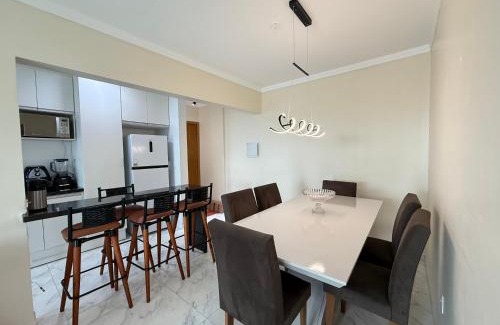 Mirim Apartment | Lindo Apartamento vista mar, 2 dormitórios com suite, próximo a prefeitura praia grande