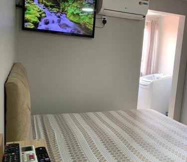 Rio Branco Apartment | Lindo JK para 2 pessoas com garagem wifi e ar condicionado