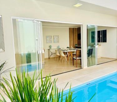 Neva Villa | Lindo sobrado central com piscina aquecida