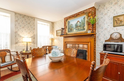 Galena House | Linen&Stone Inn Unit 7, Charming, Historic, 1.5 Blocks to Main St.