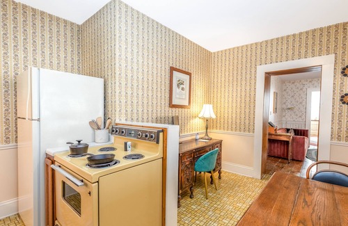 Galena House | Linen&Stone Inn Unit 7, Charming, Historic, 1.5 Blocks to Main St.