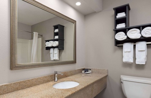 Pella Hotel | Links Bos Landen Hotel & Spa of Pella, Trademark by Wyndham