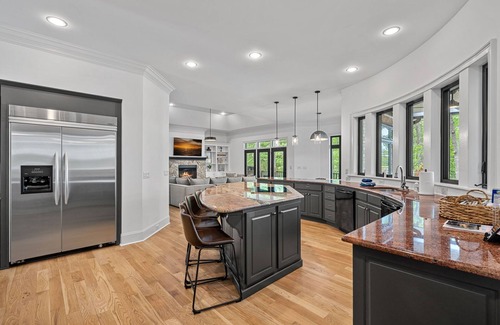 Denver House | Lion Maonr by SoCharm | Luxe Retreat with 300ft of Waterfront Views & Pickleball Court