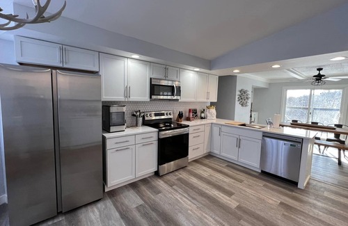 King House | Lion on Otter Lake/Chain O' Lakes Waupaca/Waterfront/Pet Friendly/Private Pier