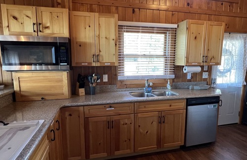 King Cottage | Lion on Sunset Lake/Chain O' Lakes/Nestled in the woods/Pet friendly!