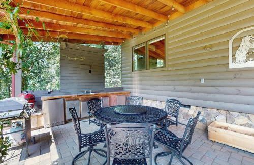 Lookout Mountain House | Lit'l Bear Cabin