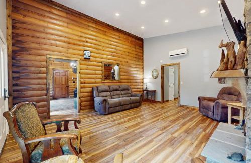 Lookout Mountain House | Lit'l Bear Cabin