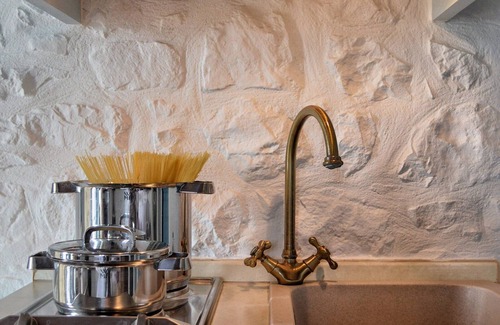 Omales Hotel | Lithos Stone Suites