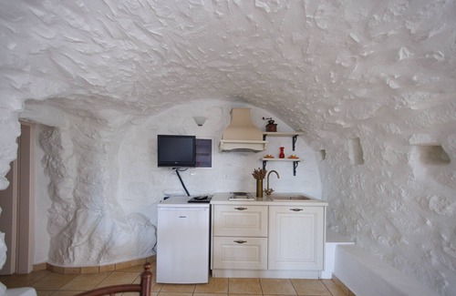 Omales Hotel | Lithos Stone Suites