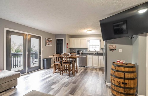 Bloomington Apartment | Little 500 Quarters - 4 Bd Townhome by IU Sports