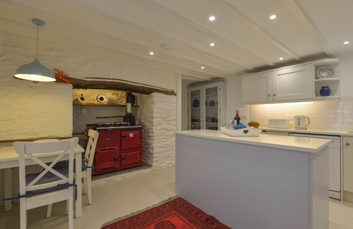Portloe Cottage | LITTLE BARN COTTAGE, family friendly, with open fire in Portloe