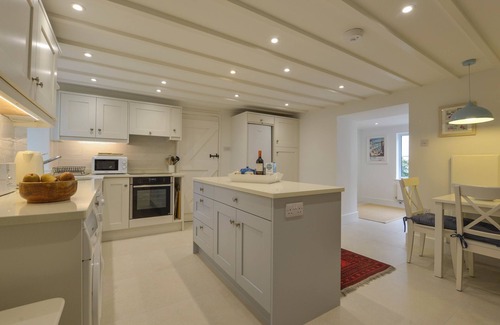 Portloe Cottage | LITTLE BARN COTTAGE, family friendly, with open fire in Portloe