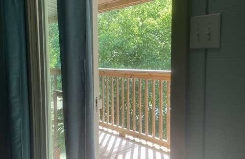 Olivehill Cabin | Little Bears Cozy Creekside Cabin at Up The Creek