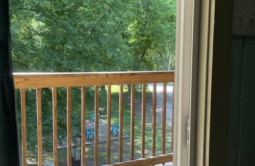 Olivehill Cabin | Little Bears Cozy Creekside Cabin at Up The Creek