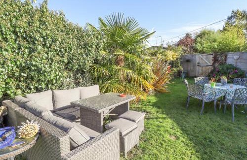 Grimsby House | Little Eden by the Sea