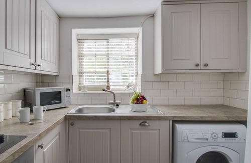 West Lulworth Cottage | LITTLE FORGE, romantic, with open fire in West Lulworth